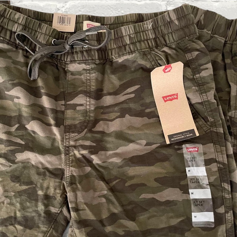 Levi’s Jet Set Taper Camo Joggers - Picture 3 of 4